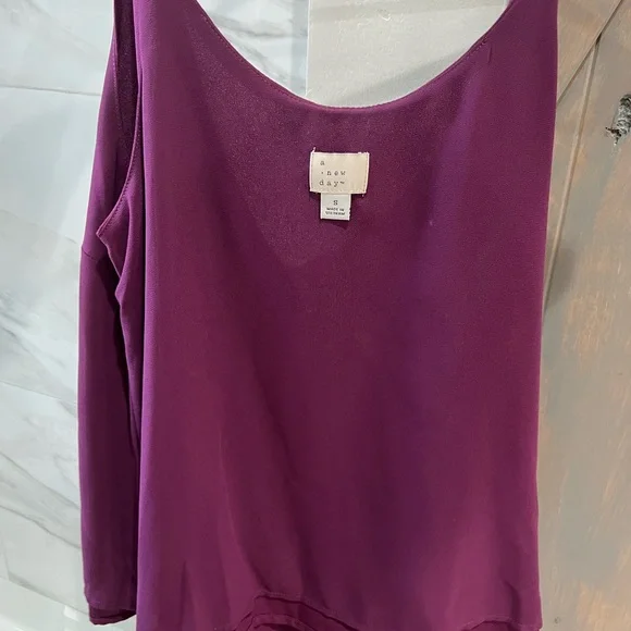 Top - Picture 2 of 3